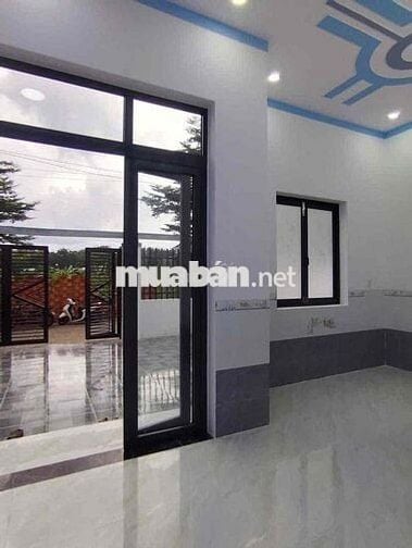 em bán căn nhà mới giá rẻ. đã có sẵn sổ. gần quốc lộ 13