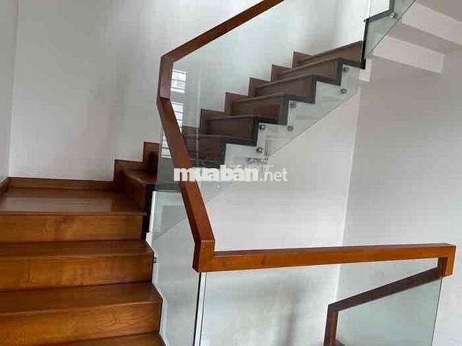 BIỆT THỰ 3 TẦNG - HỒ CÁ SÂN VƯỜN- XD RẤT ĐẸP - Ô TÔ SÁT HÀ HUY GIÁP