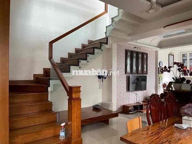 BIỆT THỰ 3 TẦNG - HỒ CÁ SÂN VƯỜN- XD RẤT ĐẸP - Ô TÔ SÁT HÀ HUY GIÁP