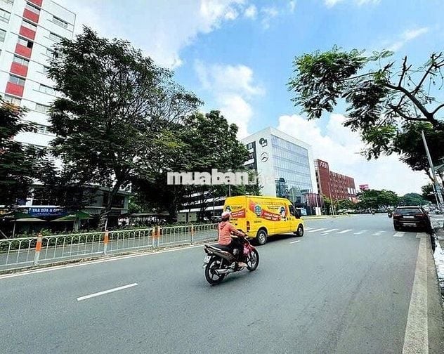 10 TỶ- 3 tầng-K300 thứ 2- sát AEON Tân Phú- DT 4x20m-View công viên