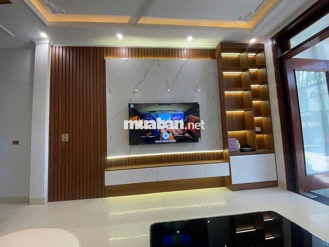 bán căn nhà ngay gần chùa tổ long hưng.