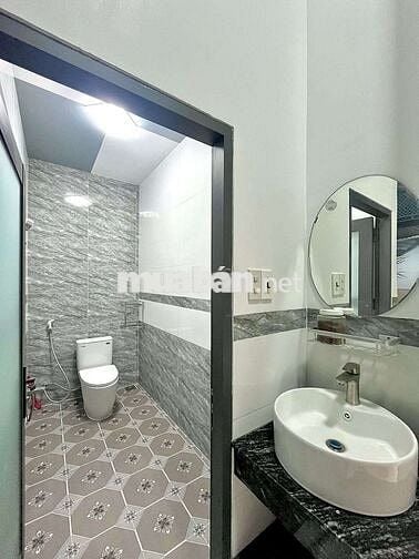 NHÀ RỘNG - HẺM ĐƯỜNG TRẦN VĨNH KIẾT