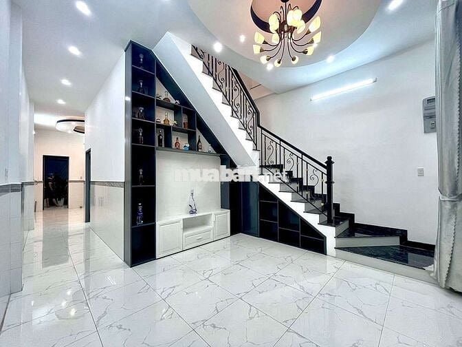 NHÀ RỘNG - HẺM ĐƯỜNG TRẦN VĨNH KIẾT