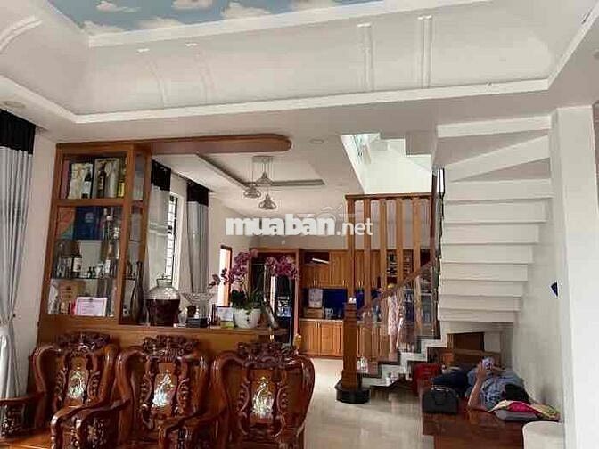 BIỆT THỰ 3 TẦNG - HỒ CÁ SÂN VƯỜN- XD RẤT ĐẸP - Ô TÔ SÁT HÀ HUY GIÁP