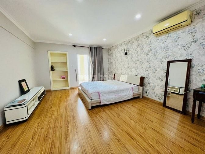 Căn hộ Phúc Yên,Tân Bình: 3p ngủ,135m2, có nội thất, 12.5tr/th