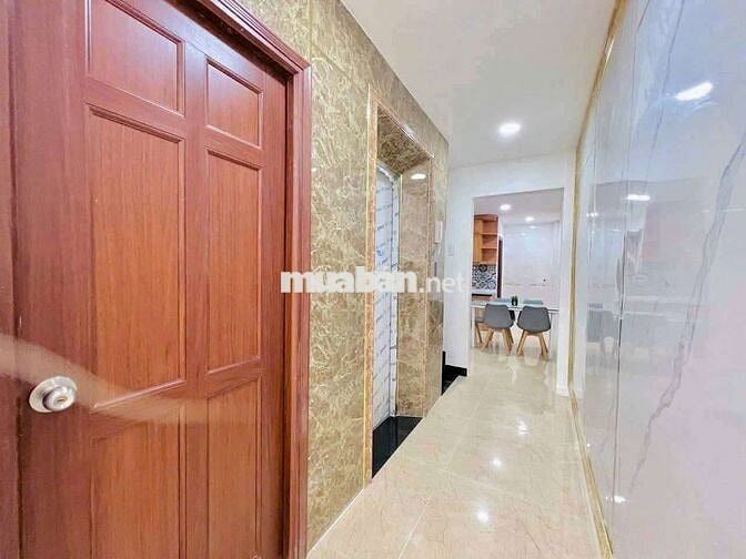 Nhà có cầu thang máy 4 x 20 có 8pn 8wc sân thượng