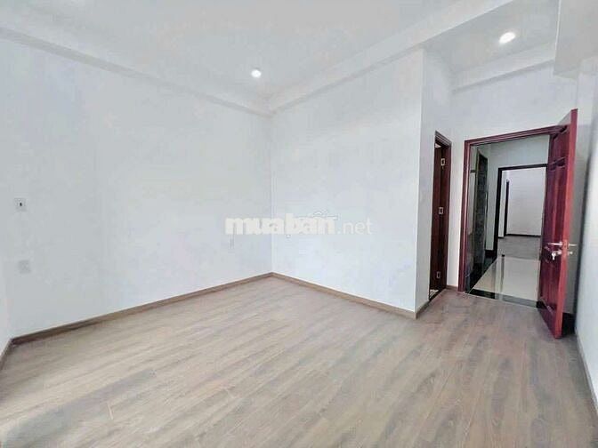 Nhà có cầu thang máy 4 x 20 có 8pn 8wc sân thượng