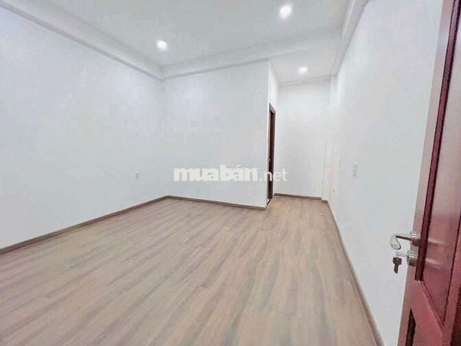 Nhà có cầu thang máy 4 x 20 có 8pn 8wc sân thượng