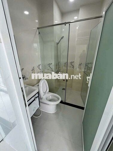 Nhà mới xây xong 4,5 x 15 có 5pn 6wc sân thượng