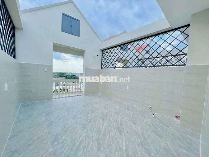 Nhà có cầu thang máy 4 x 20 có 8pn 8wc sân thượng