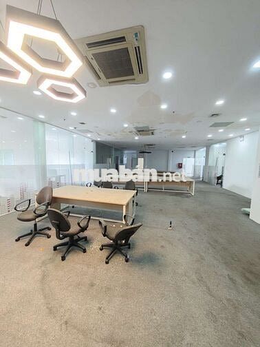 TÒA NHÀ 6 TẦNG - THANG MÁY - HƠN 20P KÍNH - ĐƯỜNG 20M