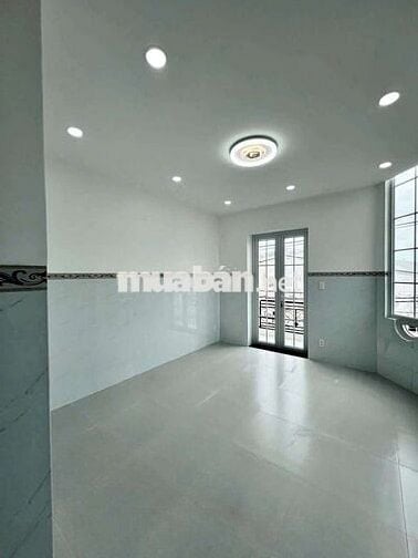 Nhà mới xây xong 4,5 x 15 có 5pn 6wc sân thượng