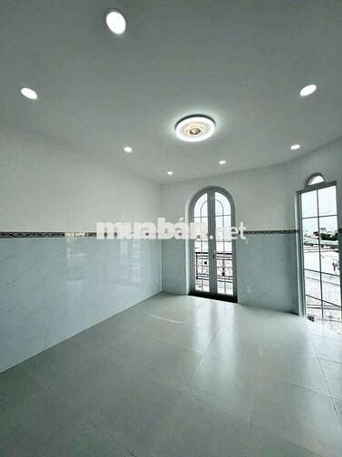 Nhà mới xây xong 4,5 x 15 có 5pn 6wc sân thượng