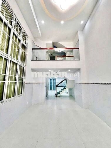 Nhà mới xây xong 4,5 x 15 có 5pn 6wc sân thượng