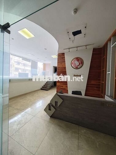 TÒA NHÀ 6 TẦNG - THANG MÁY - HƠN 20P KÍNH - ĐƯỜNG 20M