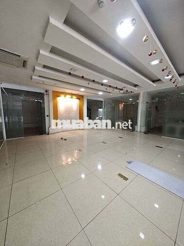 TÒA NHÀ 6 TẦNG - THANG MÁY - HƠN 20P KÍNH - ĐƯỜNG 20M