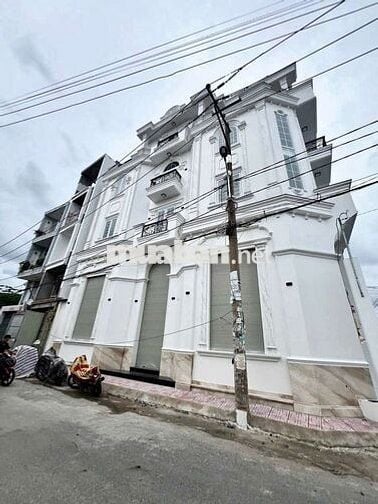 Nhà mới xây xong 4,5 x 15 có 5pn 6wc sân thượng