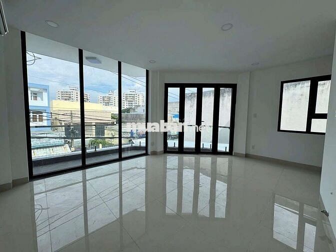 Nhà mới xây giá rẻ 7 x 20 có 6pn 7wc sân thượng