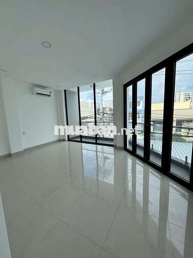 Nhà mới xây giá rẻ 7 x 20 có 6pn 7wc sân thượng