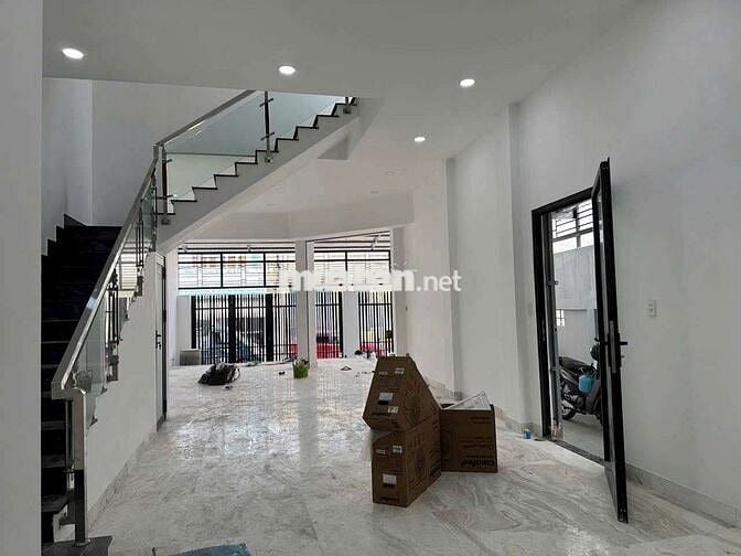 Nhà mới xây giá rẻ 7 x 20 có 6pn 7wc sân thượng