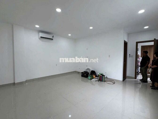 Nhà mới xây giá rẻ 7 x 20 có 6pn 7wc sân thượng