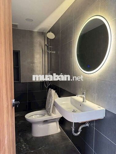 Nhà mới xây giá rẻ 7 x 20 có 6pn 7wc sân thượng