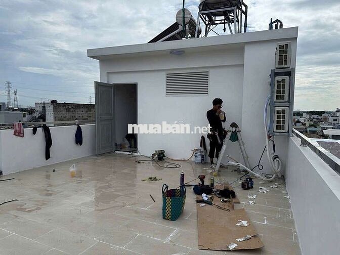 Nhà mới xây giá rẻ 7 x 20 có 6pn 7wc sân thượng