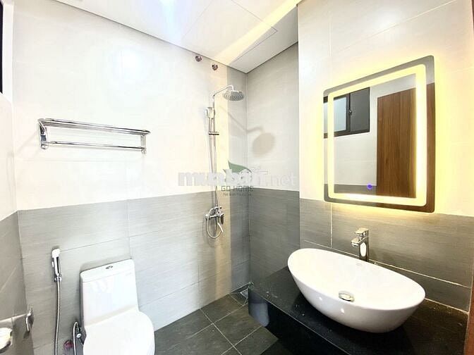 CHO THUÊ NHÀ KINH DOANH 8 PHÒNG CÓ THANG MÁY GIÁ 33 TRIỆU/THÁNG