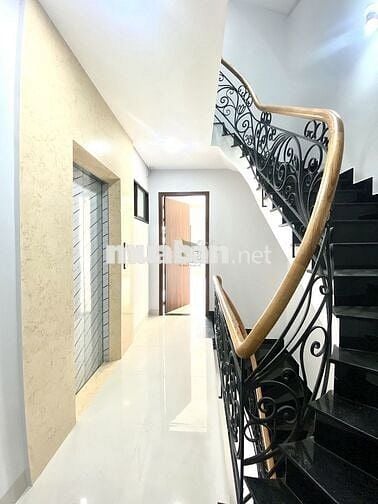 CHO THUÊ NHÀ KINH DOANH 8 PHÒNG CÓ THANG MÁY GIÁ 33 TRIỆU/THÁNG