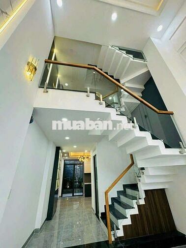 Nhà mới đẹp y hình 4 x 18 có 4pn 5wc sân thượng =giáp quận 6 tân phú