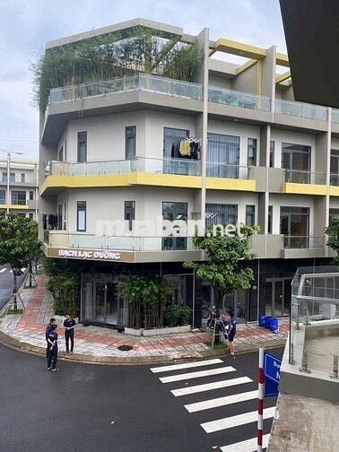 🌟Nhà phố 1trệt + 2lầu-1Tum ngay Làng đại học Thủ Đức.Sổ sang tên ngay🌟