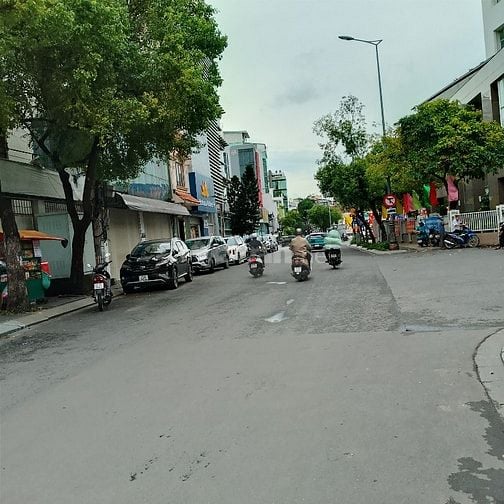 Toà nhà 9 tầng đường Nguyễn Văn Trỗi (8mx12m). Giá 31 Tỷ