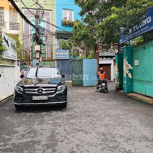 Toà nhà 9 tầng đường Nguyễn Văn Trỗi (8mx12m). Giá 31 Tỷ