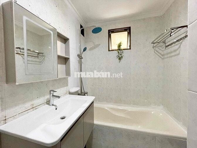 Căn Hộ Cửa Sổ Gần Chợ Hoàng Hoa Thám - Etown Cộng Hoà