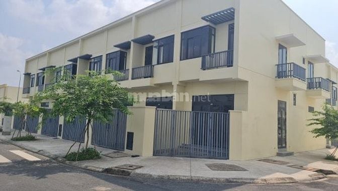 Trả trước 390tr, góp 9tr/th có ngay nhà phố trong KCN Phước Đông