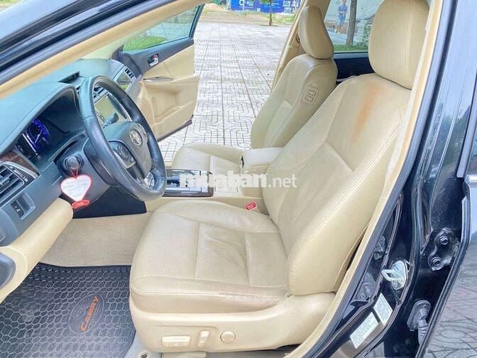 Cần bán Camry SX 2015 2.0E, ĐK 2016 - 69000 km