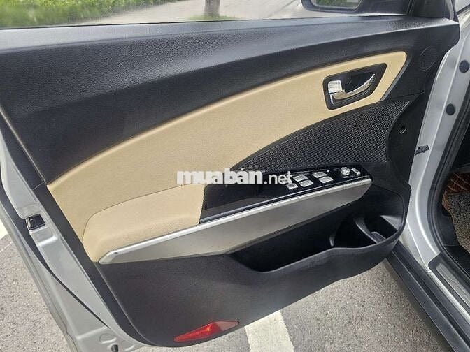 Ô tô SsangYong Tivoli 1.6AT 2015 màu Bạc