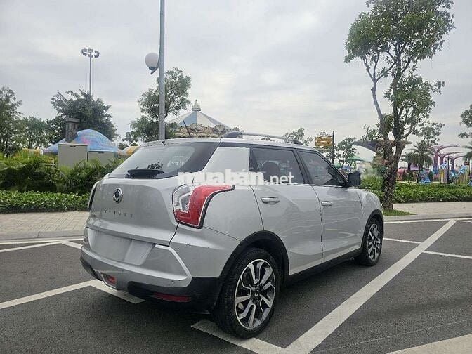 Ô tô SsangYong Tivoli 1.6AT 2015 màu Bạc