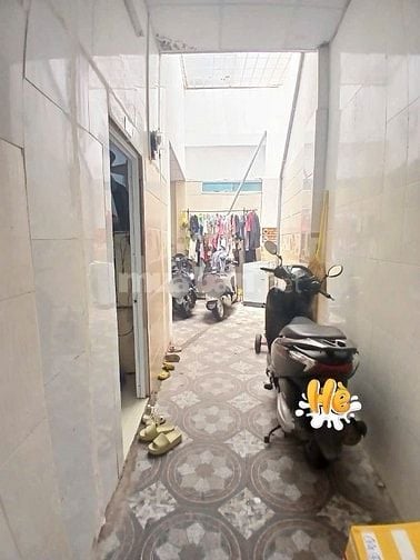 Nhà 2 Tầng - Cho Thuê ~ 20Triệu/Tháng - Hẻm OTO - Giáp Gò Vấp