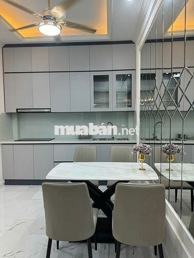 Chân dài MỸ ĐÌNH giữa phố Hà Nội 40m 4 tầng, 50m ô tô tránh nhau