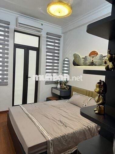 Chân dài MỸ ĐÌNH giữa phố Hà Nội 40m 4 tầng, 50m ô tô tránh nhau