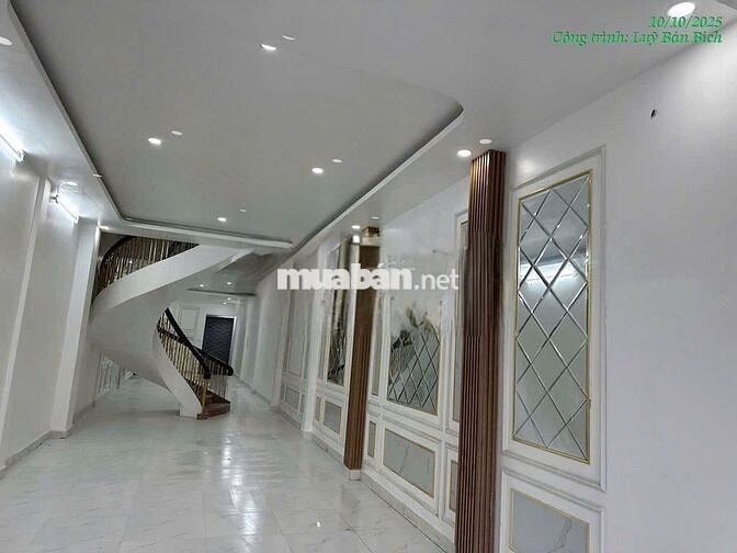 Cho thuê nhà mặt tiền đường Nguyễn Hữu Tiến, dt 4,5x30 trệt 3 lầu