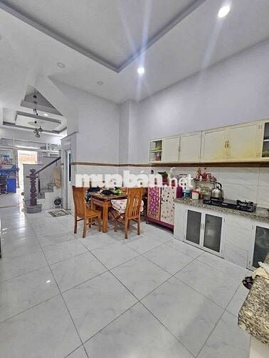 BÁN NHÀ 3 TẦNG – HẺM XE HƠI THÔNG– ĐƯỜNG ĐÔNG BẮC GẦN CVPM QUANG TRUNG