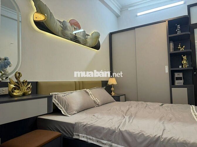 Chân dài MỸ ĐÌNH giữa phố Hà Nội 40m 4 tầng, 50m ô tô tránh nhau