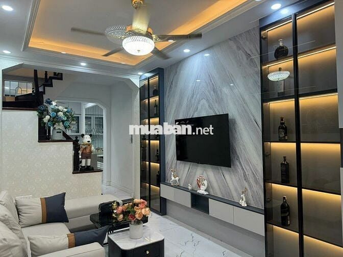 Chân dài MỸ ĐÌNH giữa phố Hà Nội 40m 4 tầng, 50m ô tô tránh nhau