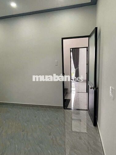 NHÀ MỚI, HẺM TẢI ĐƯỜNG QL13 GẦN NGÃ TƯ BÌNH PHƯỚC. 1T1L 60M2 2PN 2WC