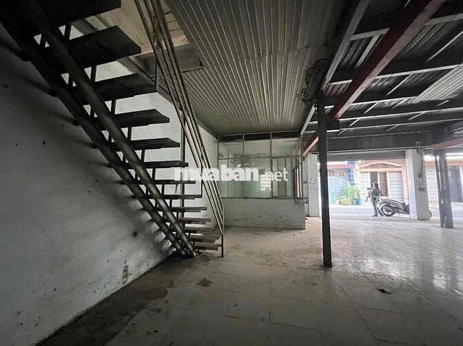 Nhà xưởng cho thuê diện tích đất và diện tích sàn tổng cộng 400 m