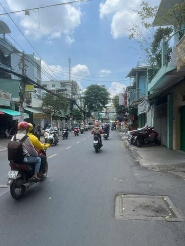 Chính chủ hạ giá bán gấp MT Lạc Long Quân, P. 10, Quận 11,chỉ 16.8ty