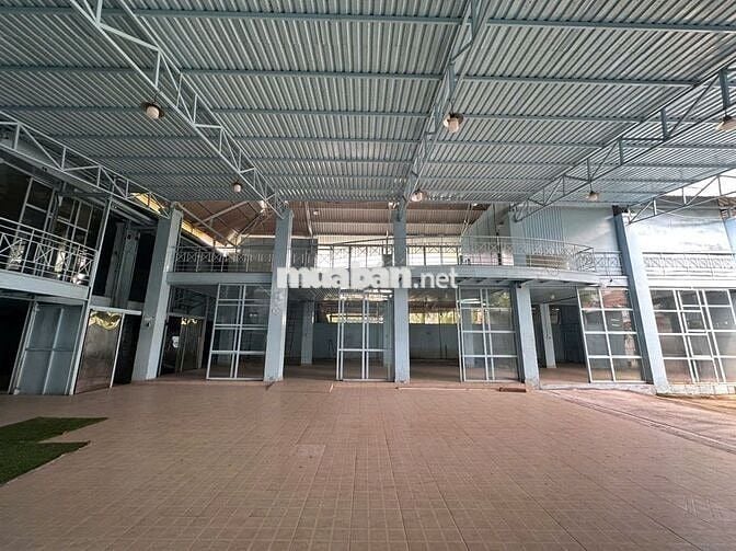 Cho thuê kho xưởng Quận 7 PCCC nước tự động DT 3600m2 xe cont 24/7