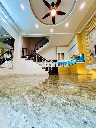 Hồ Đền Lừ 40m 5 tầng mt 5 quanh 7 tỷ.